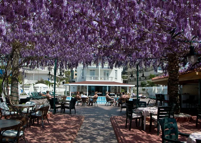 Azak Hotel